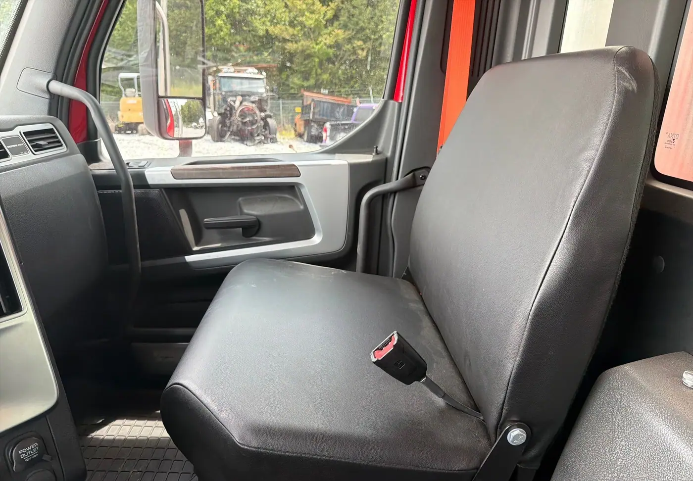 Additional Western Star dump truck detail